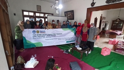 Sosialisasi Pewarna Alami Daun Kelor di Kampung Kue Desa Pandaan oleh Tim Bina Desa Fakultas Teknik UPN "Veteran" Jawa Timur