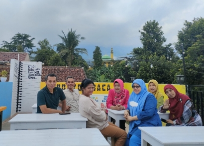 Tiga Jam Jumpa Teman Sekelas di Kampus IKIP Jakarta