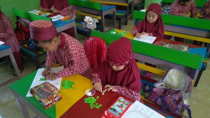 Pengimplementasian Pendidikan Karakter Anak Usia Dini di TK Dharma Wanita Desa Sumberagung oleh Mahasiswa KKN Universitas Negeri Malang