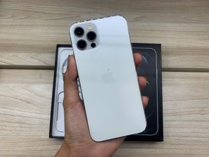 Review "iPhone 12 Pro Second" dari Bstore Surabaya, Produk Layaknya iPhone Baru dan Nyaman Digunakan untuk Menonton Film
