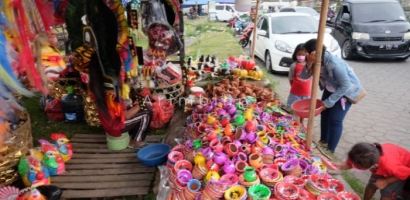 Menabung Kenangan Pasar Rakyat di Celengan Widadi