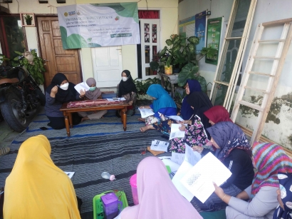 Antusias! Mahasiswa KKN UPN Veteran Jawa Timur Adakan Penyuluhan Legalitas Produk dan Pemanfaatan Limbah di Desa Giripurno