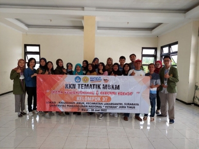 KKN Tematik Kelompok 37 Universitas Pembangunan Nasional Veteran Jawa Timur Siap Mengembangkan Hidroponik di Kelurahan Jeruk, Surabaya