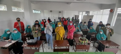KKNT Kelompok 87 UPN Veteran Jawa Timur Gandeng Koalisi Bebas Narkoba Sosialisasi Dampak Penyalahgunaan Narkoba serta Pencegahan Melalui Kebudayaan Sekitar di MA Ittaqu Surabaya