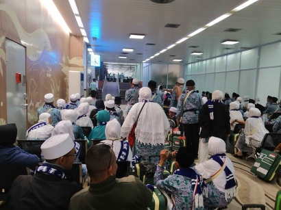 Jamaah Haji Indonesia Kloter Pertama Diberangkatkan dari Lima Embarkasi
