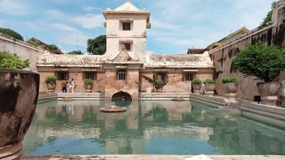 Wisata Edukasi Mengulik Sejarah, Istana Air Taman Sari