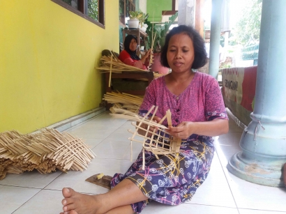 Kerajinan Besek Bambu Eksis di Bondowoso Jadi Sumber Penghasilan Tambahan