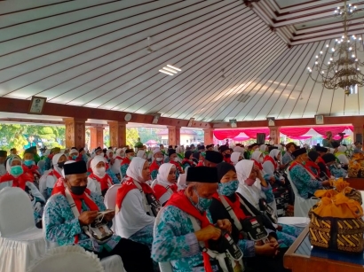 Jamaah Haji Kabupaten Bojonegoro Tahun 2022 Diberangkatkan Bupati Anna Muawanah