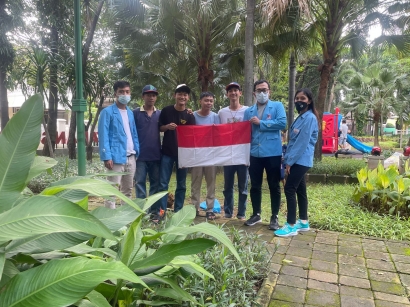 Mahasiswa KKN Universitas Nusa Mandiri Ciptakan Suasana Hijau Di Taman Pintar Bersama Komunitas ALLSTAR