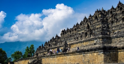Daripada ke Borobudur Mending Kita ke Mal Aja!