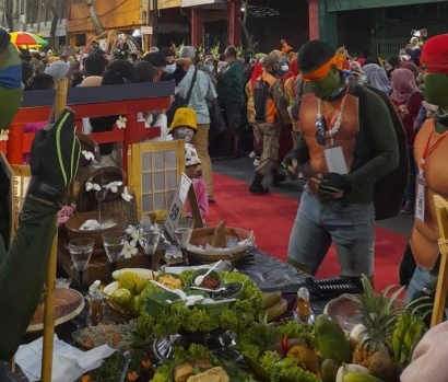 Telah Kembali Festival Rujak Uleg Surabaya