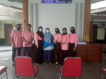 Kader Kesehatan Remaja Memberikan Pelayanan terhadap Pentingnya Kesehatan pada Remaja di Tanggulangin, Sidoarjo