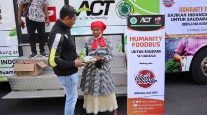 Humanity Food Bus Masak 1000 Porsi Makanan Siap Saji Gratis untuk Masyarakat Sidoarjo