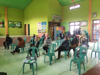 Sosialisasi Pemilahan Sampah oleh Mahasiswa KKN-T 20 Surabaya sebagai Langkah Awal bagi RW 01 Lakarsantri dalam Pelestarian Lingkungan