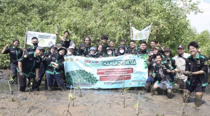 BEM UPNVJ Celebrates World Environment Day by Planting Mangroves on The Cisadane River