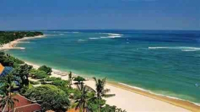 Pesona Pantai Seminyak Bali