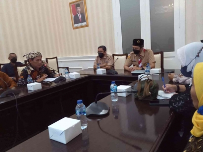 Memeriahkan HUT RI ke-77, Wakil Wali Kota Bogor Bermain Teater Maling Sandal 3