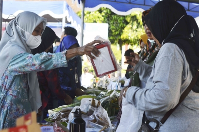 Hivos, Bina Wanita Tani dan Kelompok Rentan di Lombok Lewat Pasar Tani