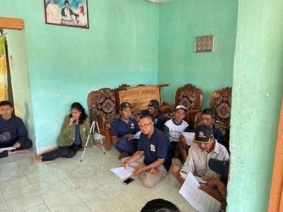 Sosialisasi Poktan Dusun Tabon tentang Pembuatan Agensi Hayati Beauveria SP dan Trichoderma SP oleh Mahasiswa KKNT 125