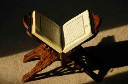 Solusi Al-Qur'an terhadap Degradasi Moral di Kalangan Remaja Islam Zaman Sekarang