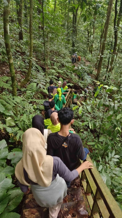 Memperingati Hari Hutan Hujan Sedunia, YP bersama Para Relawan Fieldtrip di ODTWA Lubuk Baji