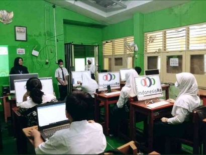 Program Pelatihan IT oleh Mahasiswa Kampus Mengajar 3 sebagai Strategi Peningkatan Adaptasi Teknologi di SMP Tamansiswa Jakarta Pusat