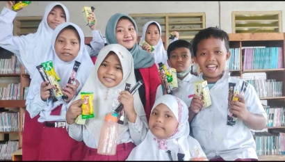 Meningkatkan Literasi dan Numerasi Menggunakan APE di SD Benteng Samudra Surabaya