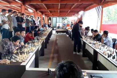 Pertandingan Simultan Grandmaster Susanto Megaranto Melawan Atlet Sulawesi Selatan dan JAPFA Grup di Makassar