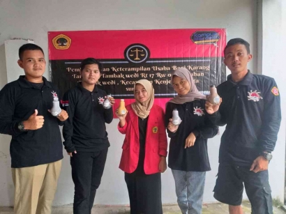 Mahasiswa Untag Surabaya Berikan Pemberdayaan Keterampilan Usaha bagi Karang Taruna Kelurahan Tambak Wedi