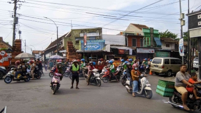 Kemacetan yang Sering Terjadi di Persimpangan Jalan Menara dan Jalan Sunan Kudus, Kabupaten Kudus