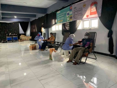 Kelompok KKNT Unesa Surabaya 43 Menggelar Aksi Kemanusiaan Melalui Kegiatan Donor Darah