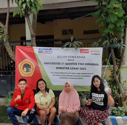 Peduli terhadap Lingkungan dengan Mengelolah Sampah Plastik Menjadi Karya Seni oleh Mahasiswa UNTAG Surabaya