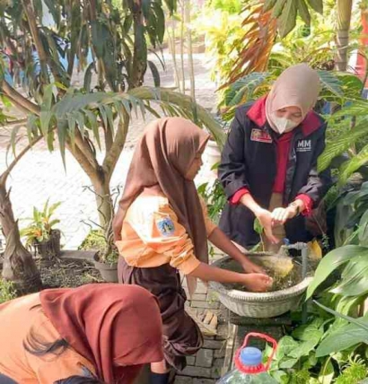 Mahasiswa Universitas Muhammadiyah Malang Sosialisasikan "Perilaku Hidup Bersih dan Sehat"