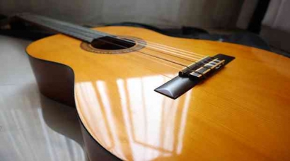 7 Tips agar Pemula Cepat Mahir Belajar Gitar