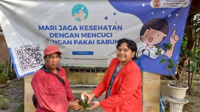 Pengabdian Masyarakat Mahasiswa UNTAG Surabaya Dengan Membuat Produk Serta Mengkampanyekan "Ayo Manfaatkan Tanaman TOGA untuk Sabun Cuci Tangan"