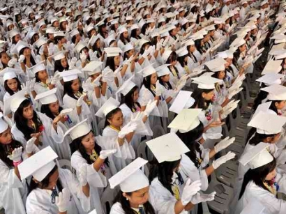 Manfaat Undang Alumnus di Acara Wisuda Anak SD dan SMP di Filipina