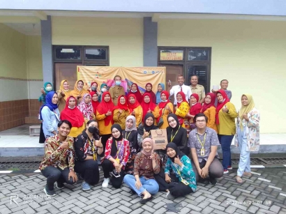 Mahasiswa KKNT 27 Sukses Adakan Bazar UMKM di Kantor Kelurahan Tambak Wedi
