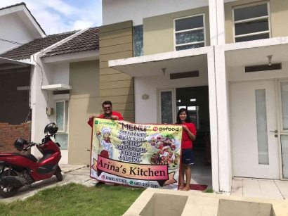 Mahasiswa KKN UNTAG Surabaya Ajak UMKM Menggunakan Food Delivery App