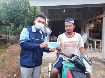 Mahasiswa KKN  UIN Walisongo Semarang Bagikan Ratusan Masker dalam Rangka Peduli Covid-19