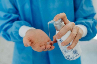 Manfaat Hand Sanitizer Selain untuk Membersihkan Tangan
