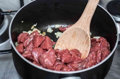 Cara Ampuh Merebus Daging Sapi, Dijamin Empuk dan Irit Gas
