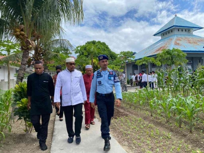 Istimewa, Kunjungi Lapas Namlea Gubernur Maluku Sumbang 1 Ekor Sapi