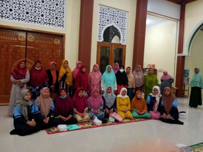KKN MIT DR-14 Kelompok 18 UIN Walisongo Semarang: Kegiatan Rutinan Dzibaan di Masjid Baitul Makmur 