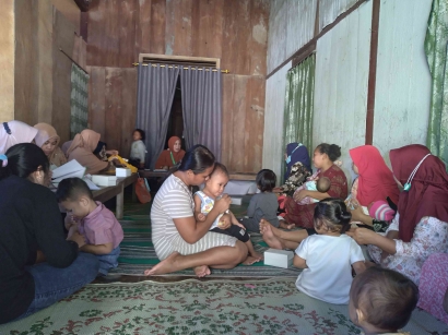 Kegiatan Posyandu Balita di Sertai Penyuluhan KB MKJP di Dusun Gares Desa Kliris Bersama Mahasiswa KKN UIN Walisongo