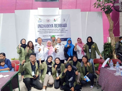 Pelatihan Pembuatan Olahan Ikan Bandeng oleh UMKM Lakon Iwak bersama Mahasiswa KKN UPN "Veteran" Jawa Timur