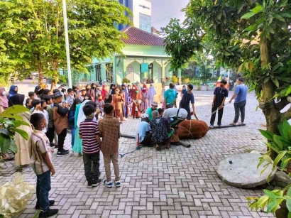 SD Negeri Bumijo Yogyakarta Rayakan Idul Adha dengan Sembelih Seekor Sapi