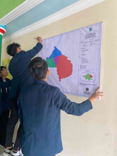 Mahasiswa KKNT FIA UB Membantu Tata Kelola Administrasi Desa Gunungronggo