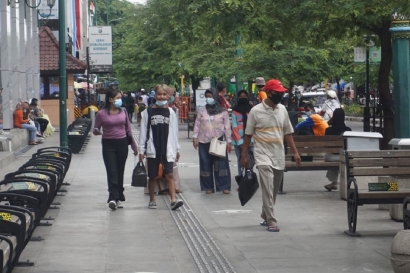 Hak Pejalan Kaki yang Dirampas: Potret Trotoar Jalan Kaliurang Sleman, Yogyakarta
