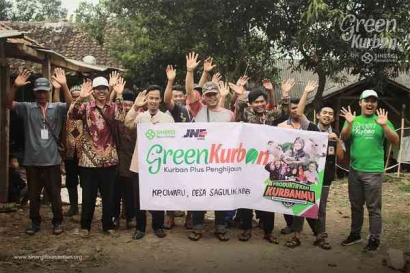 Bahagiakan Kampung Ciwaru, JNE Salurkan Sapi Green Kurban