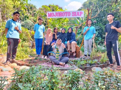 Pembuatan Spot Foto di Kelurahan Mojoroto yang Termasuk dalam 10 Kampung Keren, sebagai Penunjang Kampung Herbal Menjadi Wisata Edukasi